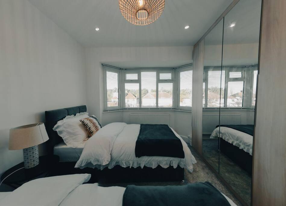 Homely & Peaceful Living Space Morden  Екстериор снимка