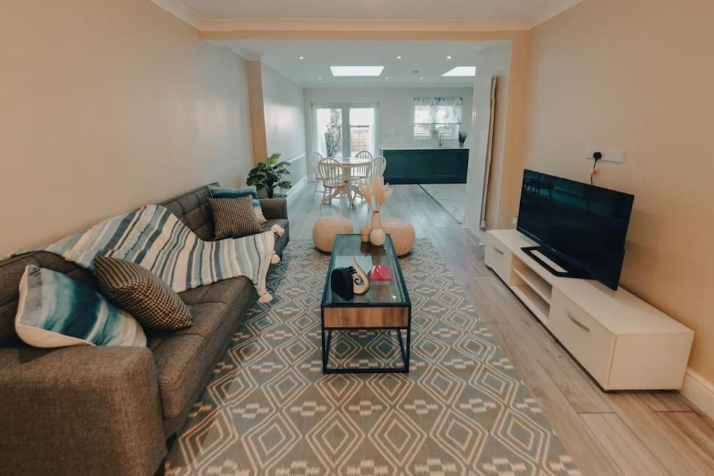 Homely & Peaceful Living Space Morden  Екстериор снимка