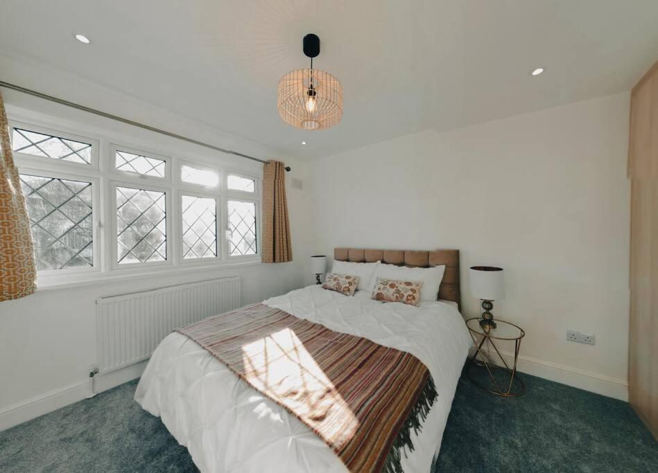 Homely & Peaceful Living Space Morden  Екстериор снимка